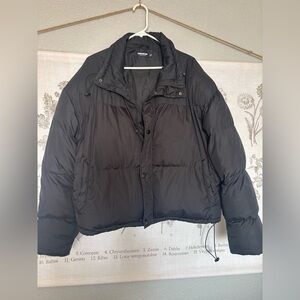 Pretty Little Thing, Women’s black puffer jacket!